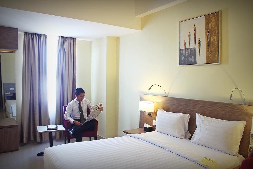 Biz Hotel Batam Nagoya Ngoại thất bức ảnh